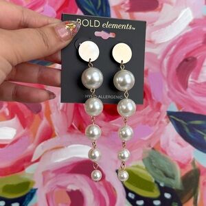 BOLD elements Gold Pearl Cascade Earrings | O4
